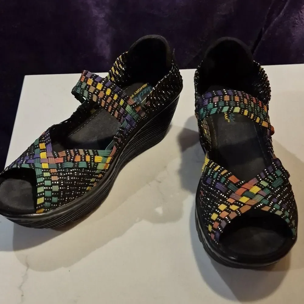 Skechers 7.5 Bungee Open Toe Wedge Sandal